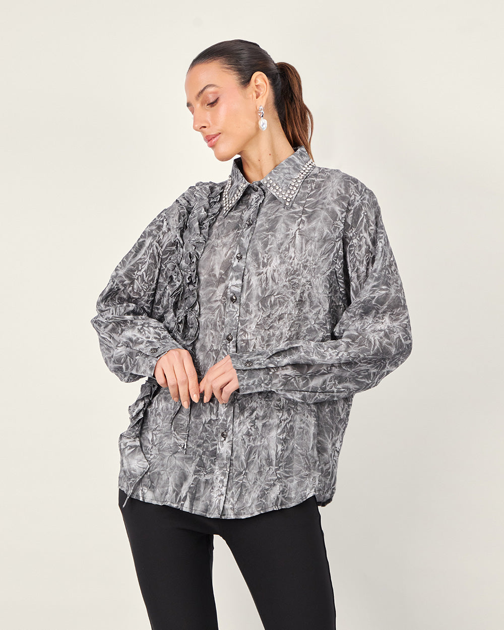 Gray shirt with ruffled sleeves