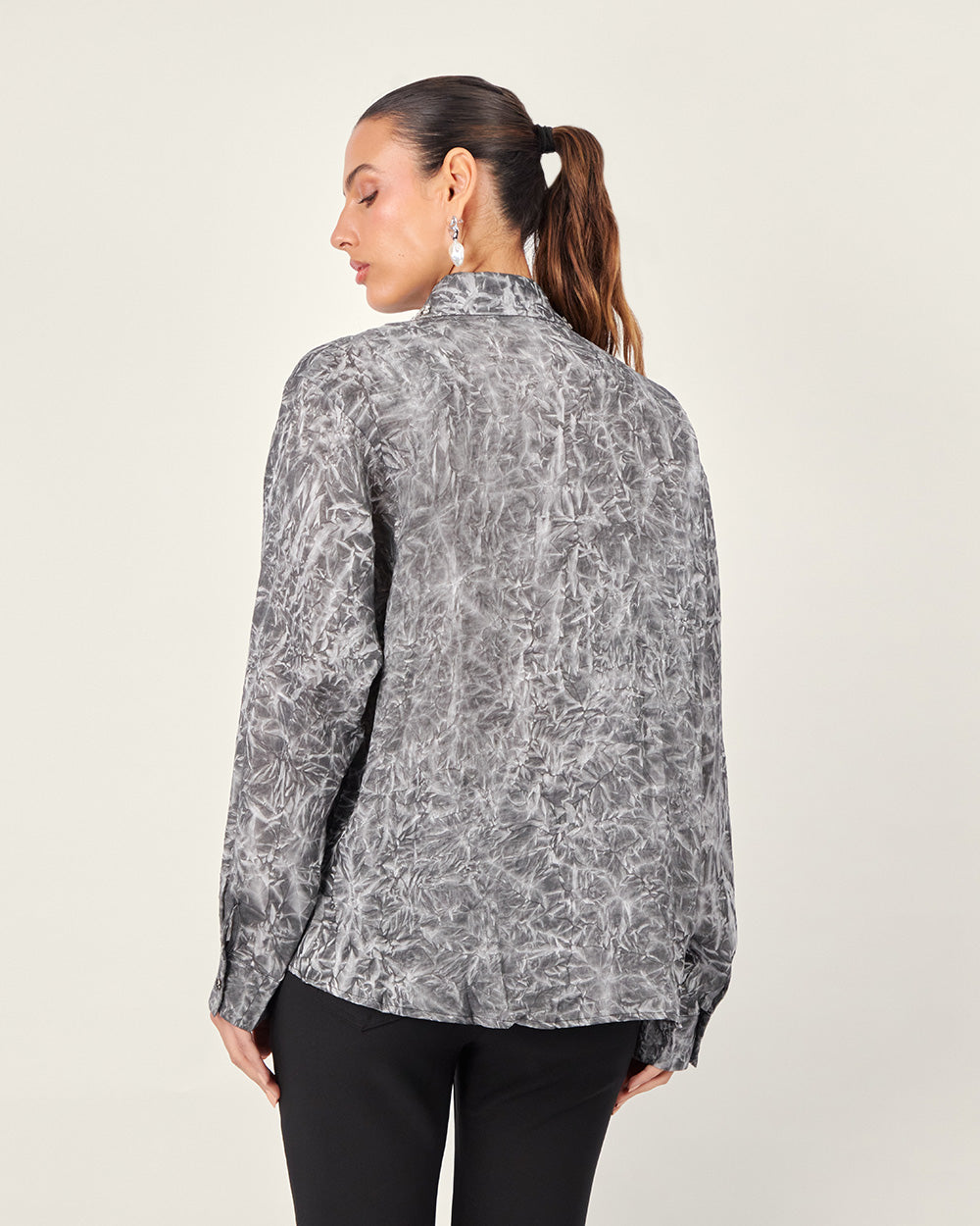 Gray shirt with ruffled sleeves