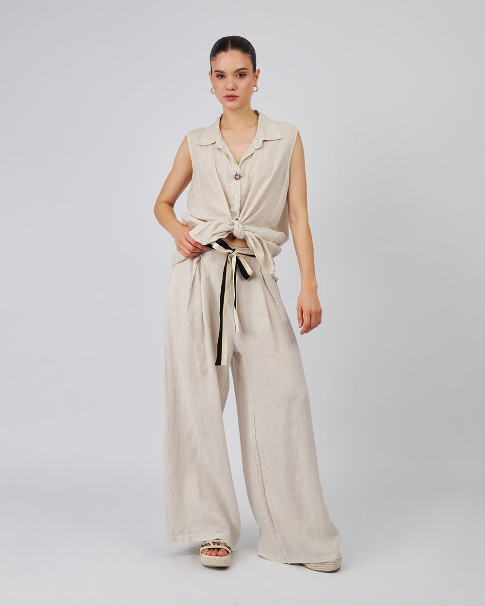 Taupe Trousers With Pockets And Belt