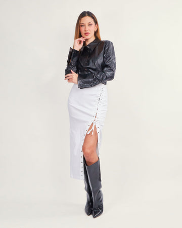 White denim skirt with pin