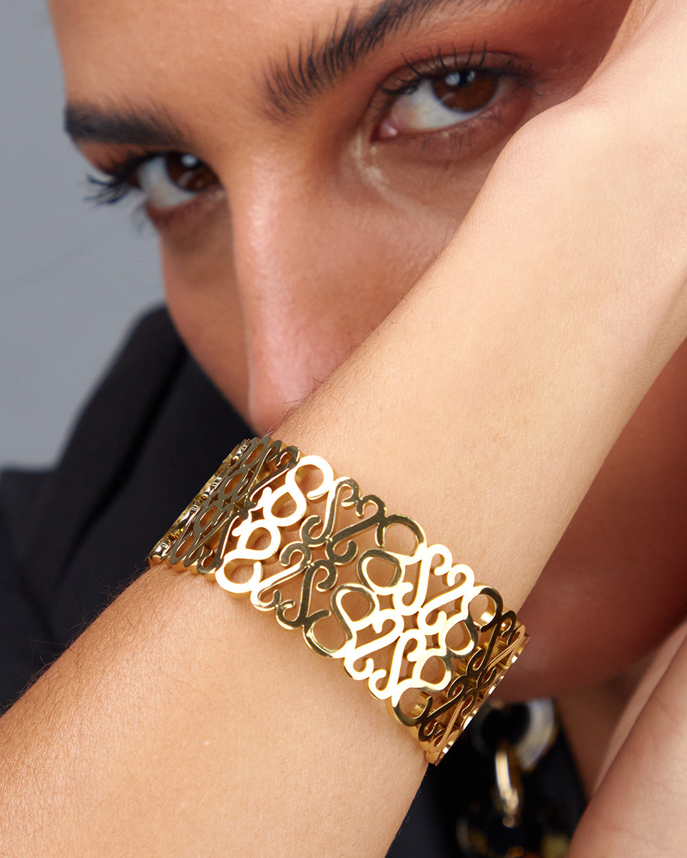 Gold Mesh Bracelet Figures