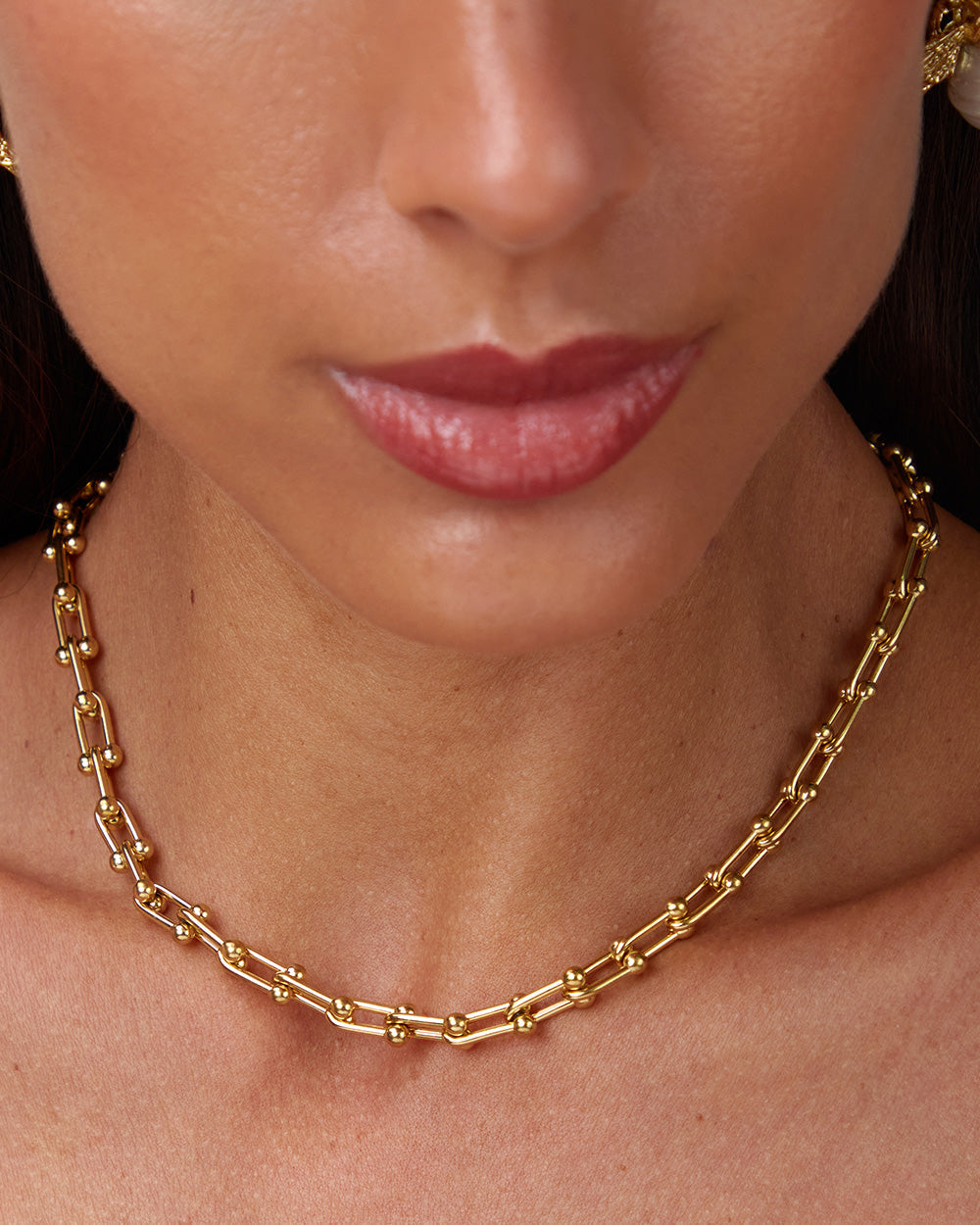 Gold Link Necklace Stitch