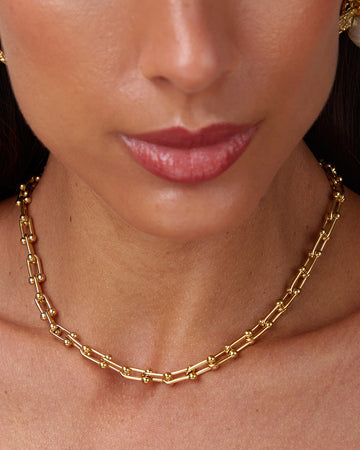 Gold Link Necklace Stitch