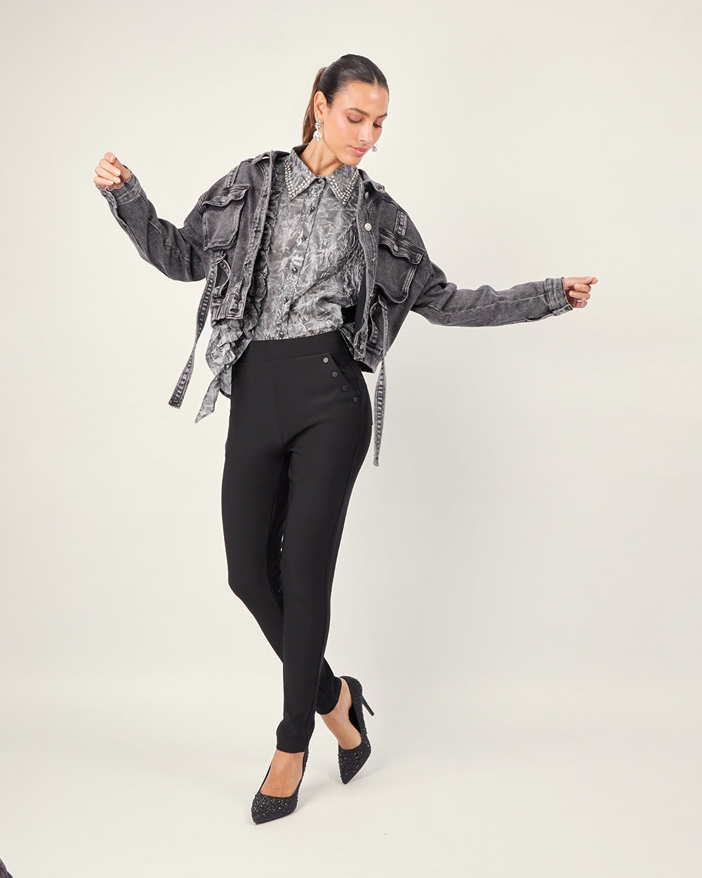 Gray shirt with ruffled sleeves