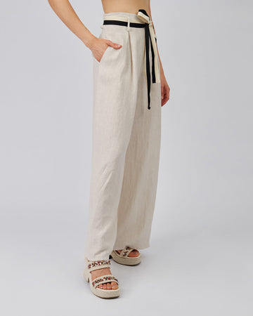 Taupe Trousers With Pockets And Belt
