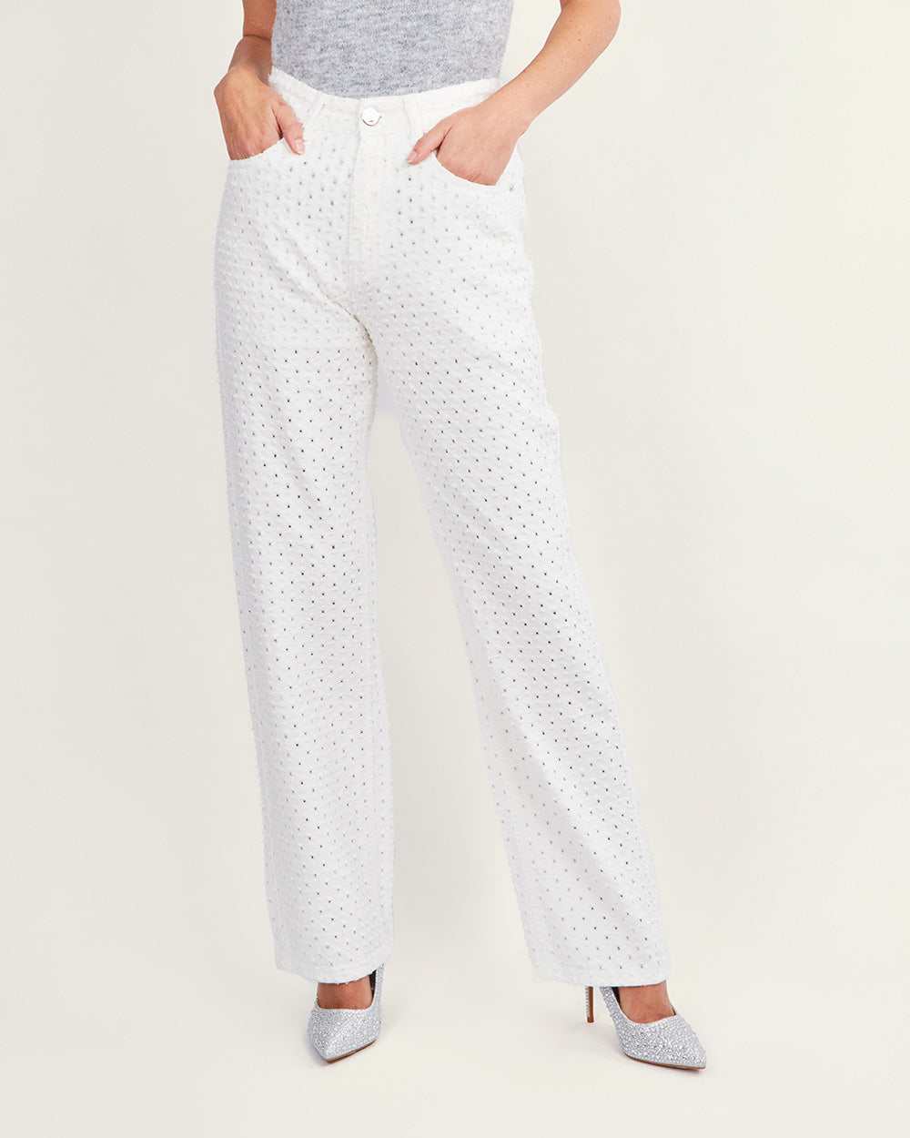 White distressed jeans