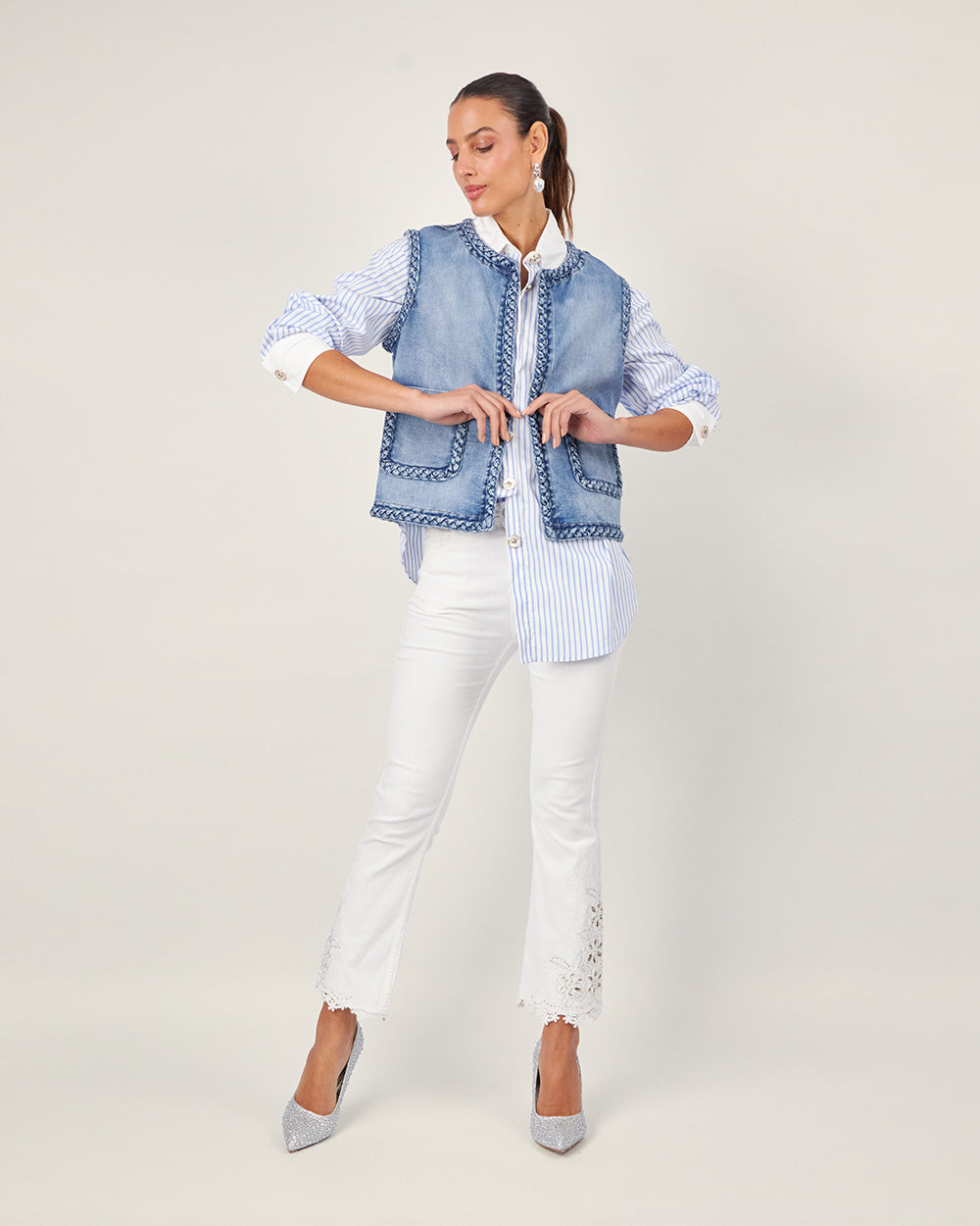 White denim pants with floral