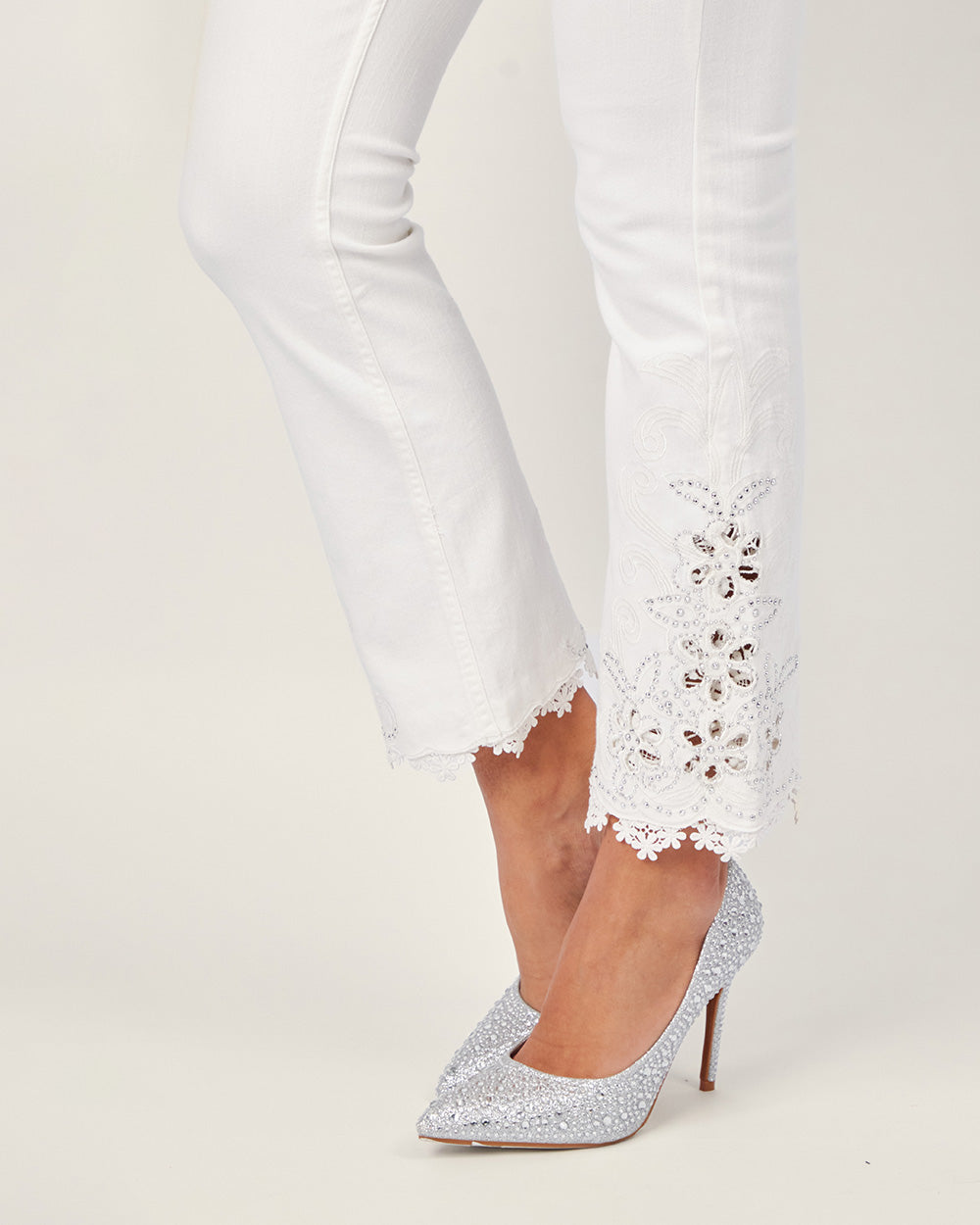 White denim pants with floral