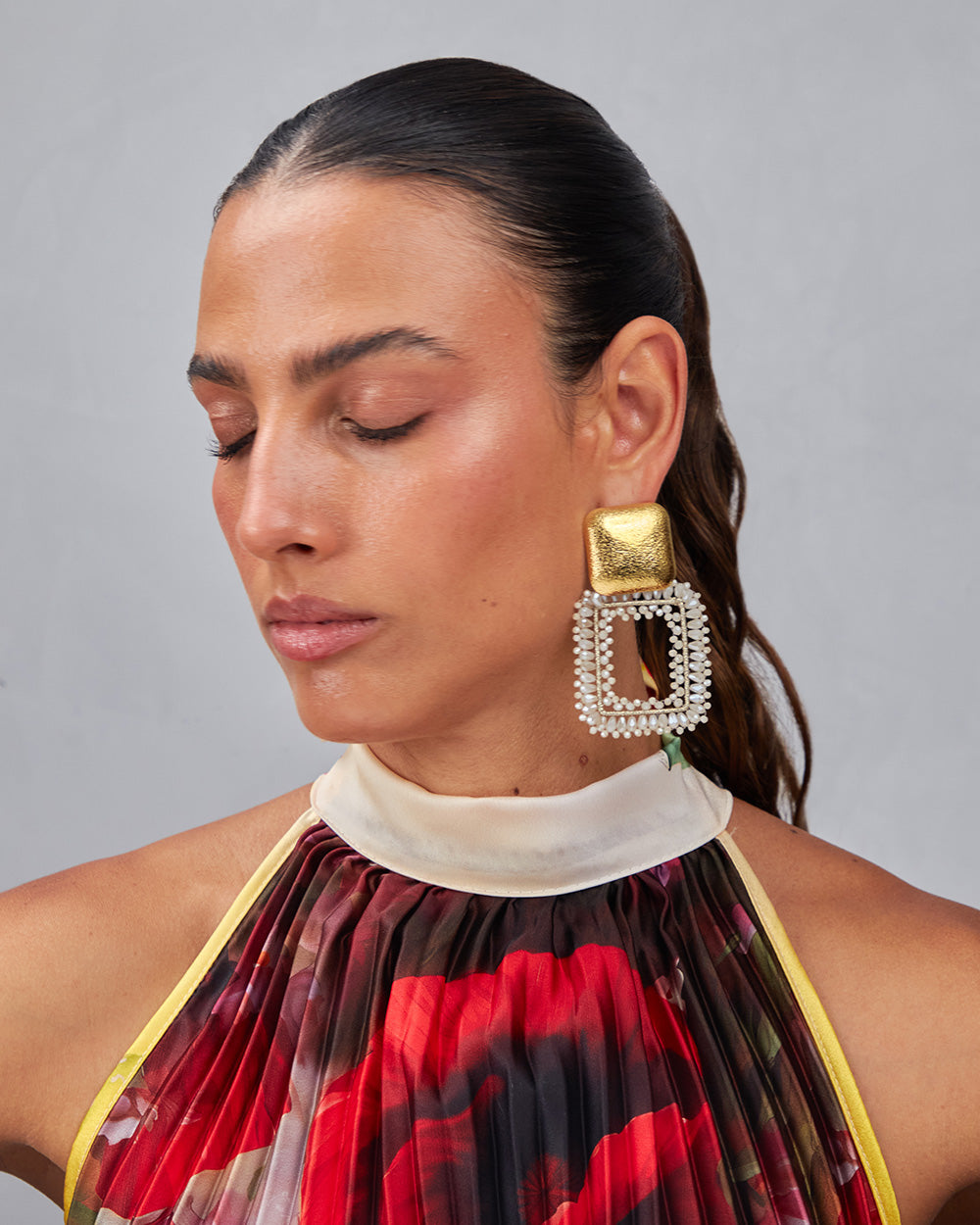 Earring With Gold Square And Beige Stones