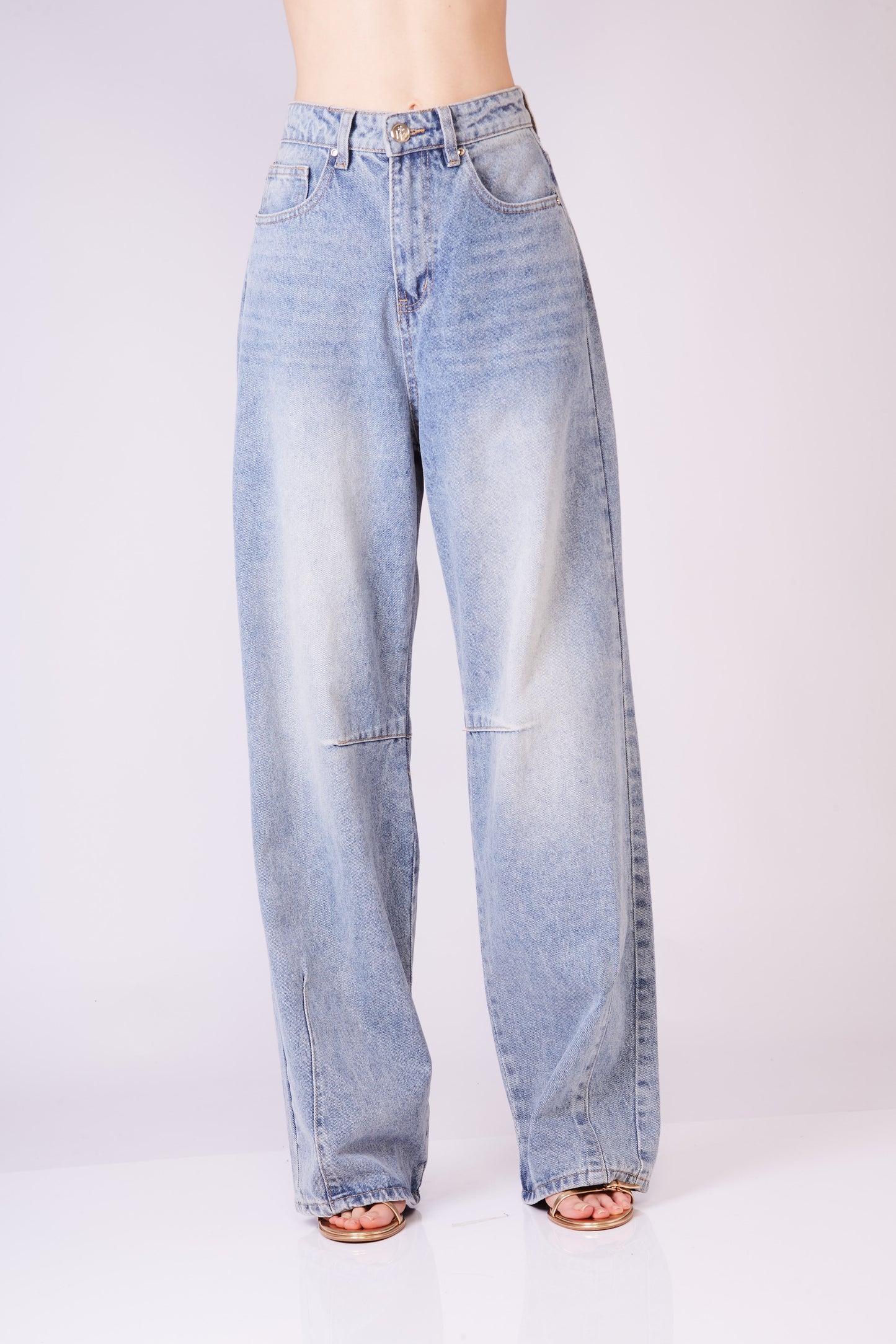 Washed barrel blue jeans