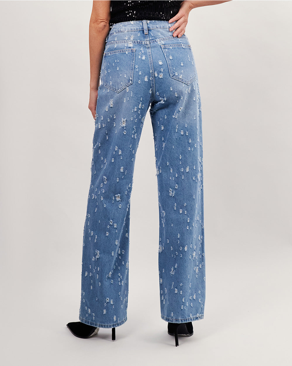 Vaqueros azules rotos