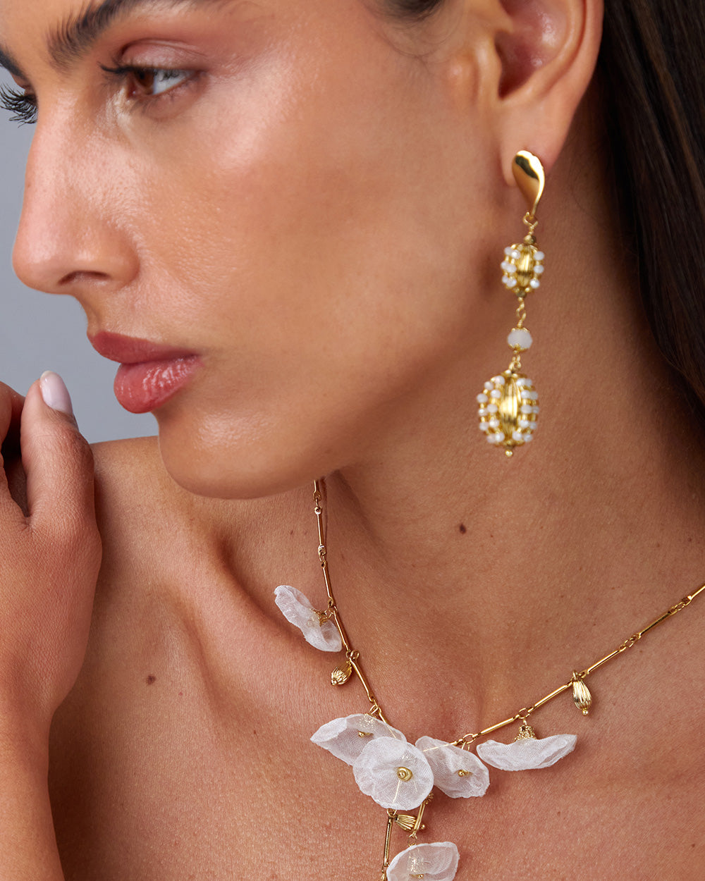 Gold Earrings Spheres And White Stones